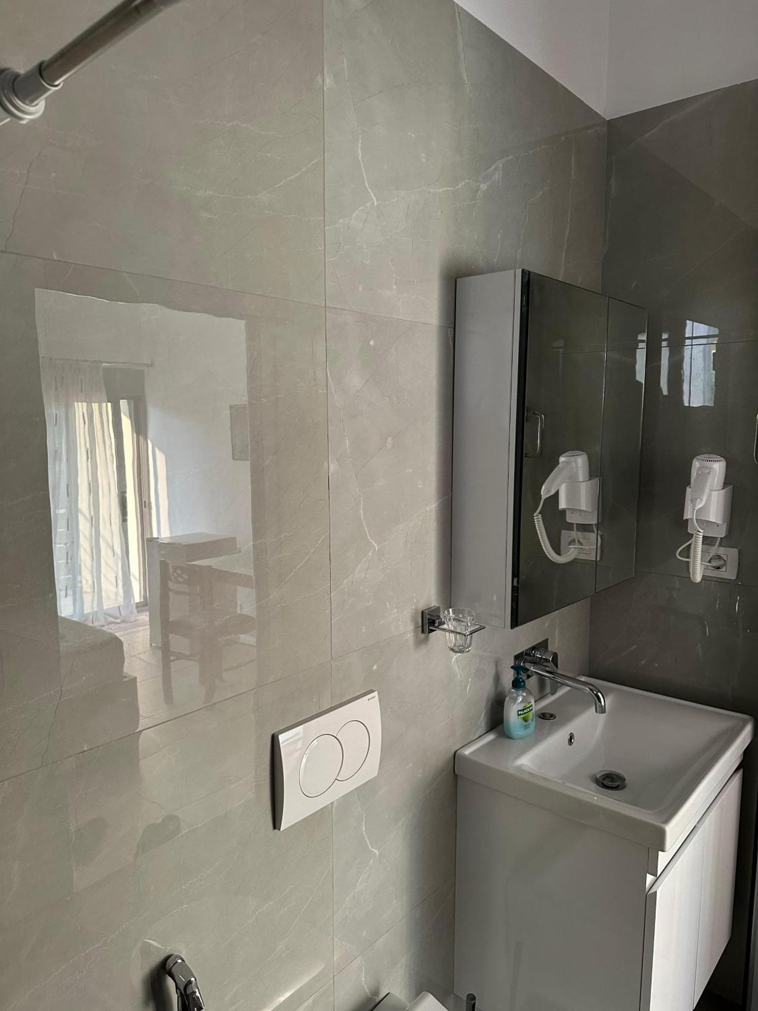 Gjirokastër River Bridge Private Room מראה חיצוני תמונה